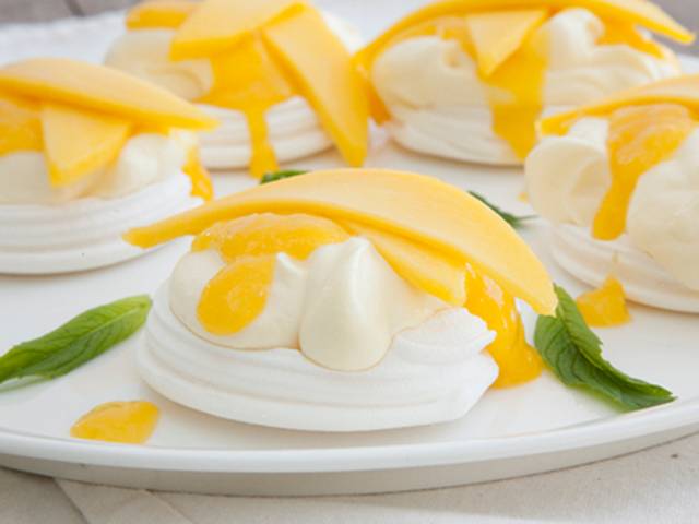 Mango Pavlovas