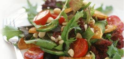 Mixed salad with fried sweet potatoes and macadamia nuts